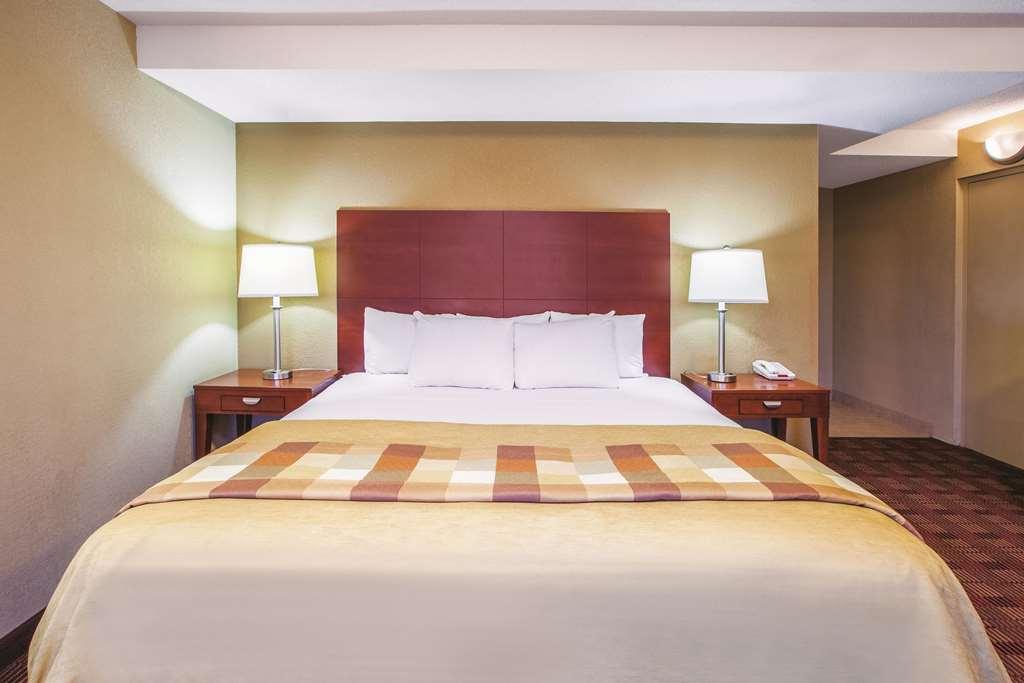 Country Inn & Suites By Radisson, Canton Near Hall Of Fame North Canton Room photo
