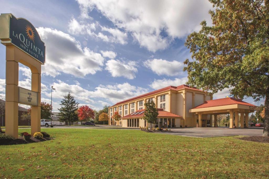 Country Inn & Suites By Radisson, Canton Near Hall Of Fame North Canton Exterior photo